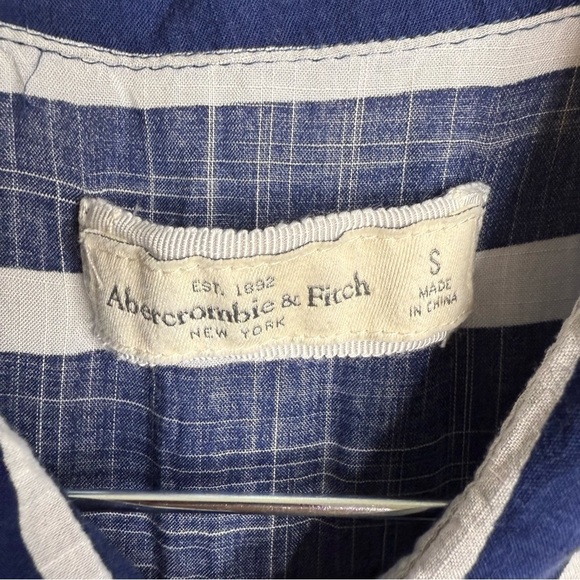 Abercrombie & Fitch Navy and White Striped Sleeveless Button Down Size Small GUC - Picture 4 of 6